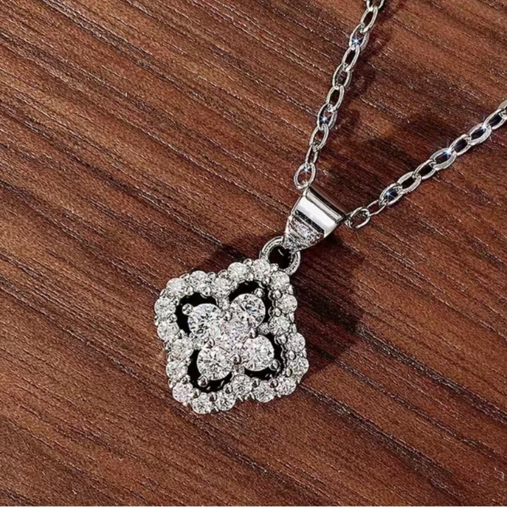 NWT-UNBRANDED FASHION GOLD-TONE SILVER TONE JEWELRY FLOWER NECKLACE NOT 925!! - Picture 6 of 6